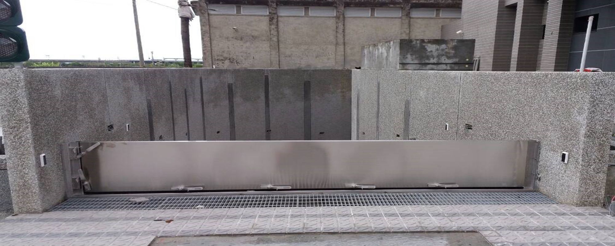 地下停車場入口